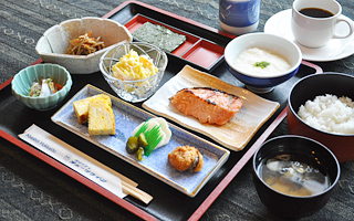 朝食